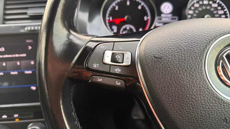 Volkswagen Golf 1.6 TDI SE [Nav] 5dr Diesel Hatchback